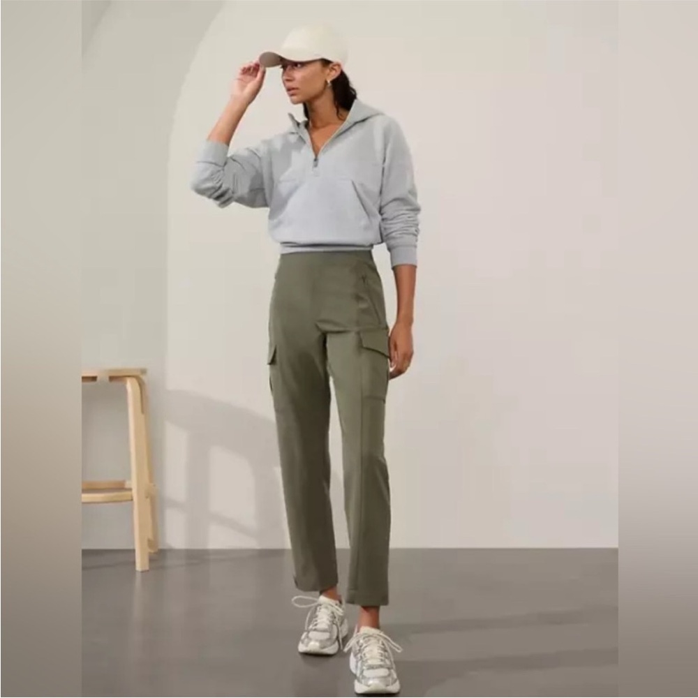 NWT Athleta Women’s Endless High Rise Cargo Pants Olive size 12 - Picture 3 of 13